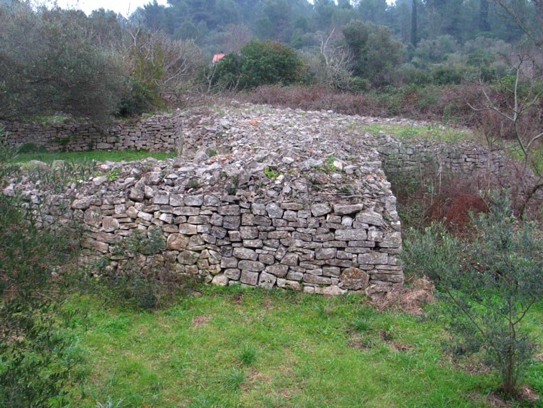 Site archeologique de mirje dans le champ de bradat vela luka