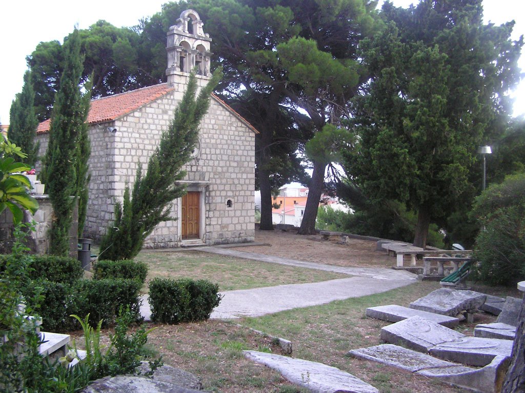 Eglise notre dame de la nativite mala gospa et cimetiere tucepi