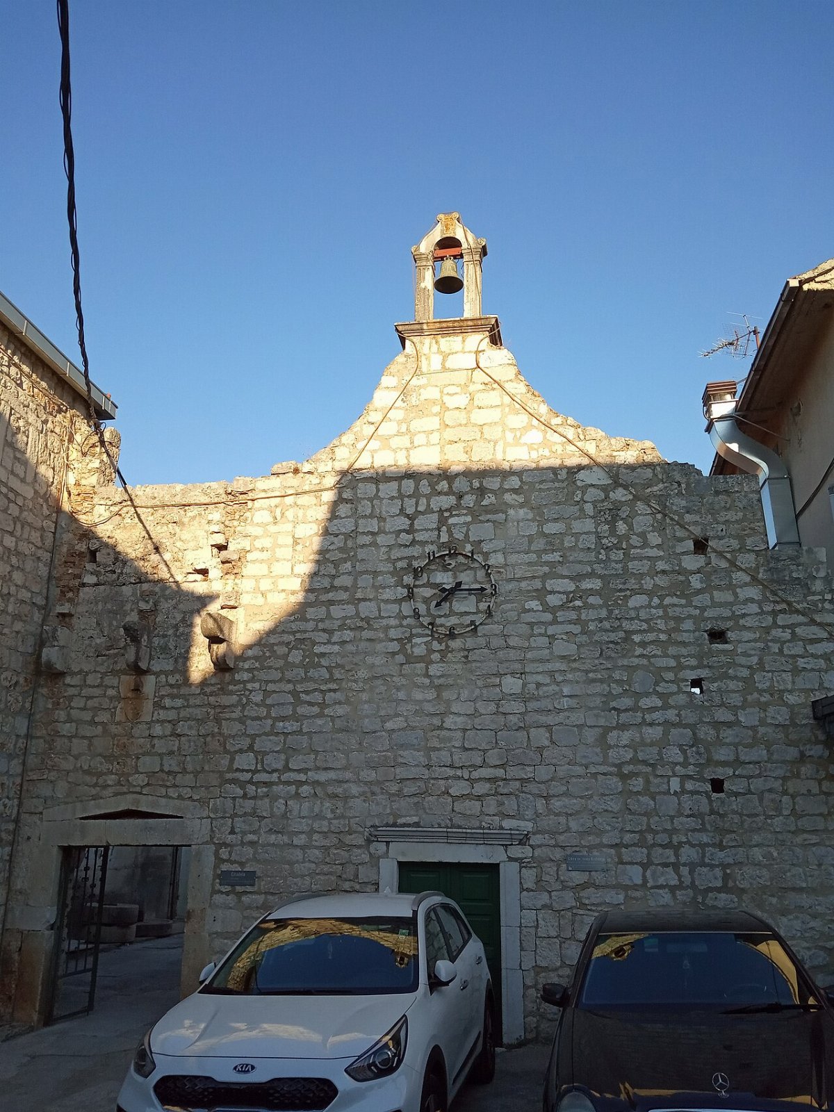 Eglise saint jean baptiste et vestiges de la citadelle marina