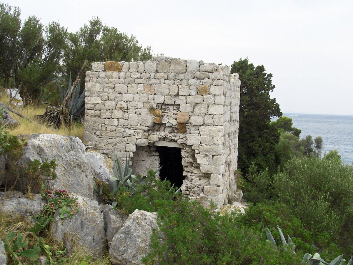Eglise forteresse sur l ilot de mrdulja milna