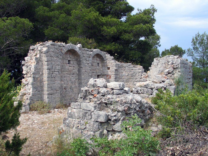 Vestiges de l eglise saint guy sur hum vrbanj