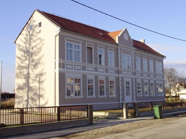 Batiment de l ecole primaire donja lomnica